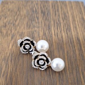 Elegant Black and White Floral Pearl Earrings